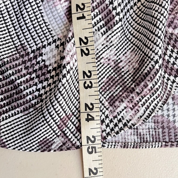 Rachel Roy Top Blouse Womens Sz 8 Career Flattering V-Neck Twisted Grey Plaid - Picture 9 of 9